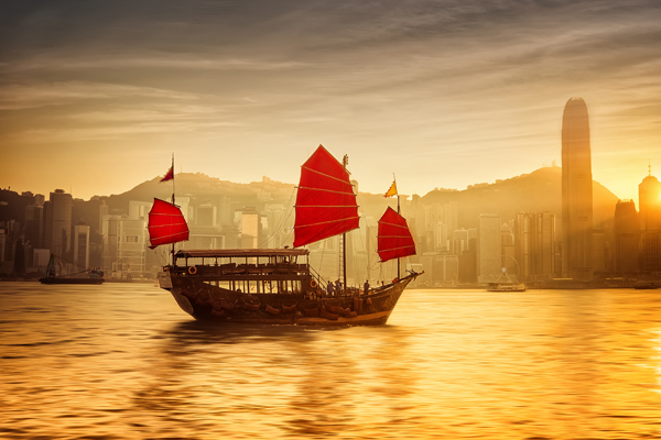 Aziatisch schip in de zee rond Hongkong